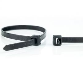 Een hersluitbare zwarte kunststof kabelbinder, naast een uitvergrote sluiting van een andere zwarte hersluitbare kabelbinder.